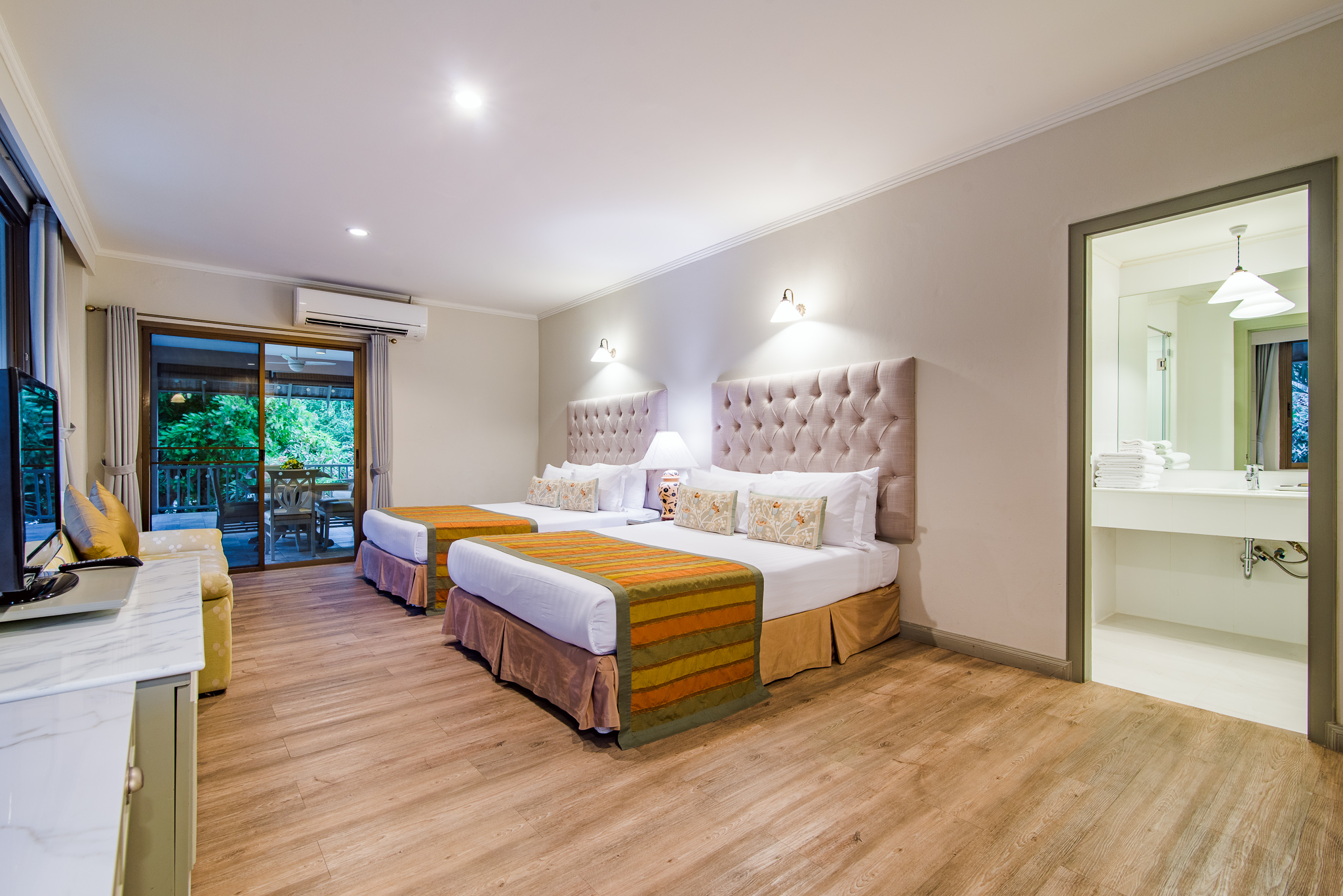 Master bedroom with two queen size beds and the second bedroom with a queen size bed and en suite bathrooms in each. Outdoor dining area and fully equipped kitchen including microwave oven. Terrace furnished with deck furniture and plants facing the sea.
