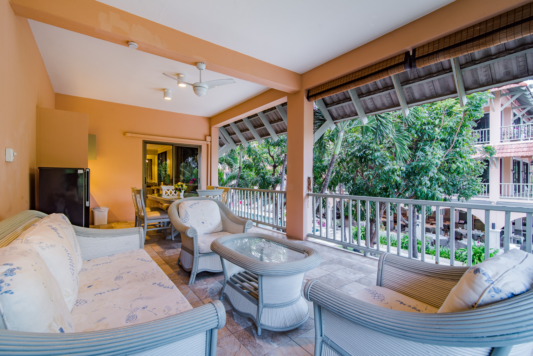 Master bedroom with two queen size beds and the second bedroom with a queen size bed and en suite bathrooms in each. Outdoor dining area and fully equipped kitchen including microwave oven. Terrace furnished with deck furniture and plants facing the sea.