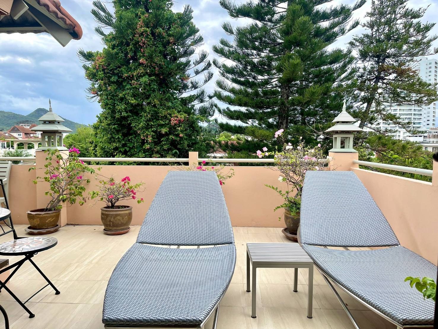 Anantasila offers a selection of Junior Suites, perfectly suited for small families or extended stays. Our Junior Suites feature a spacious open-plan design, combining the sleeping and sitting areas into one comfortable and well-appointed space, creating a bright and welcoming atmosphere for relaxation