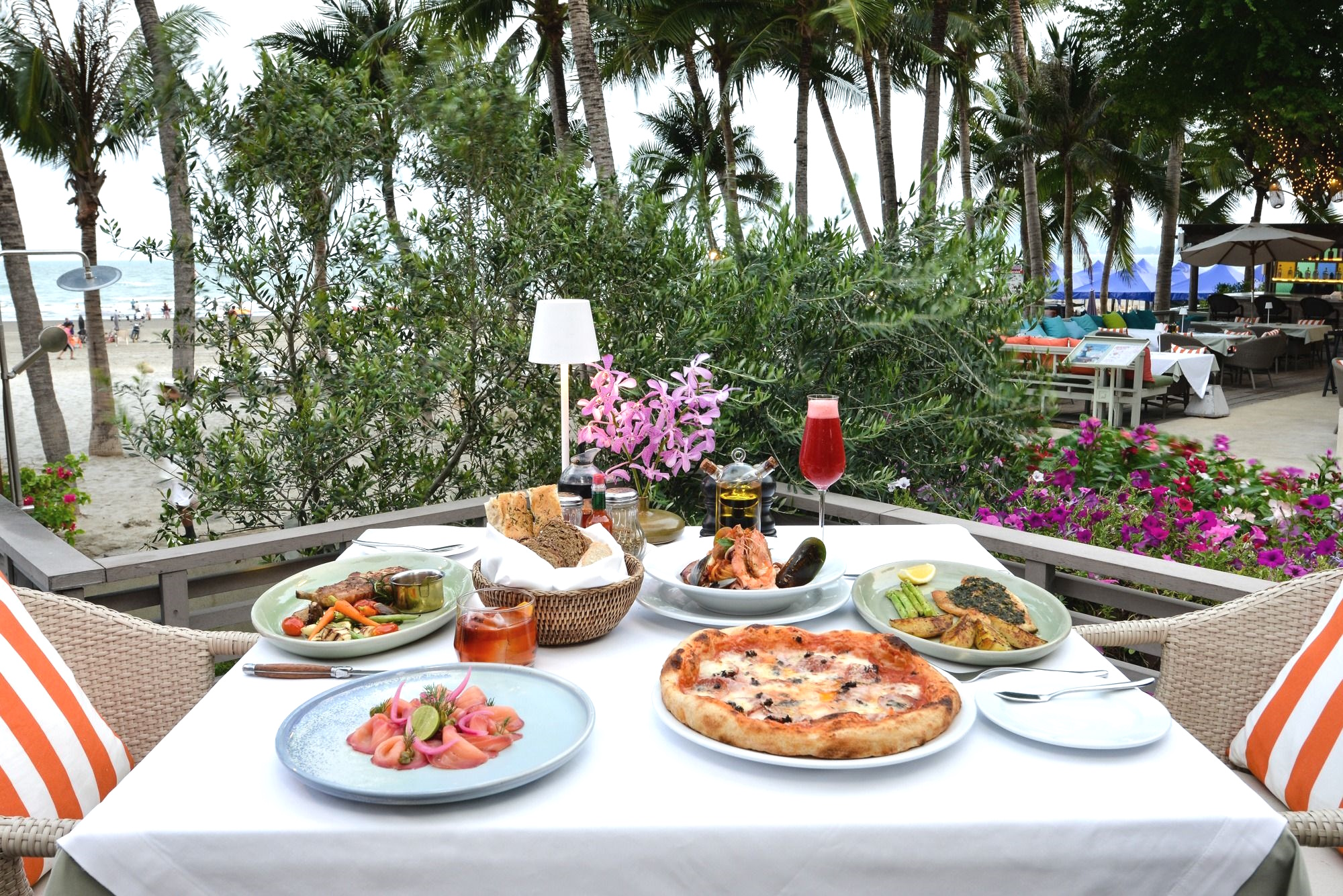 restaurant huahin,seafood huahin,special rate huahin,restaurant khaotakiab,restaurant beach,Huahin Beachfront Hotel and Resort,In the seaside resort of Hua Hin,americanfood huahin,ร้านอาหารริมทะเลหัวหิน,ร้านอาหาร5ดาวติดชายทะเล,ร้านอาหารพร้อมที่พัก,thebeachatanantasila